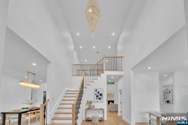 8 Fordham Road, Livingston, NJ 07039