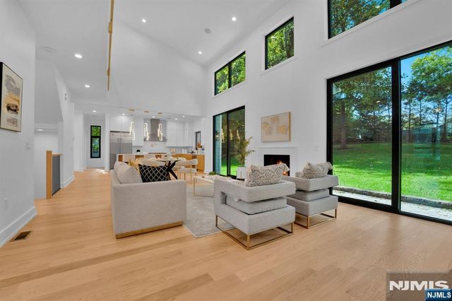 8 Fordham Road, Livingston, NJ 07039