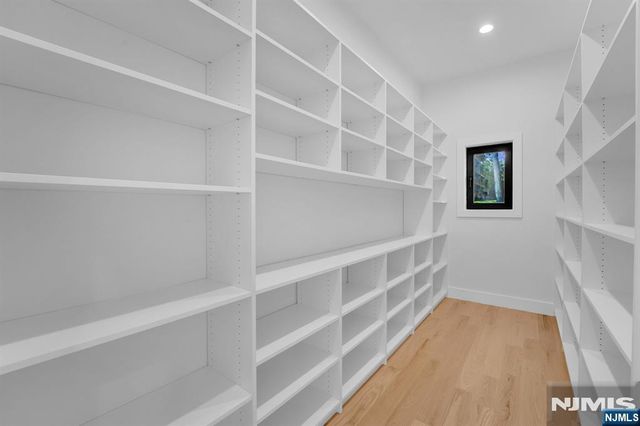 8 Fordham Road, Livingston, NJ 07039