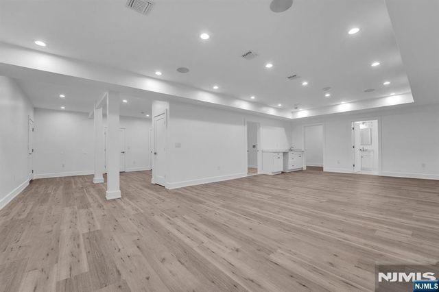 8 Fordham Road, Livingston, NJ 07039