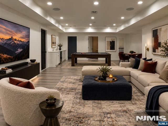 8 Fordham Road, Livingston, NJ 07039