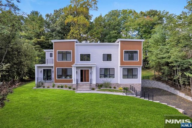 8 Fordham Road, Livingston, NJ 07039