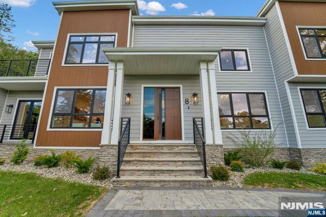 8 Fordham Road, Livingston, NJ 07039