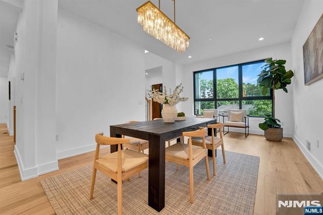 8 Fordham Road, Livingston, NJ 07039