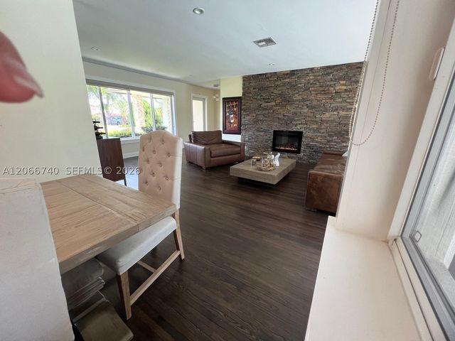 3460 Buchanan St, Hollywood, FL 33021
