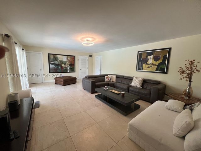 3460 Buchanan St, Hollywood, FL 33021