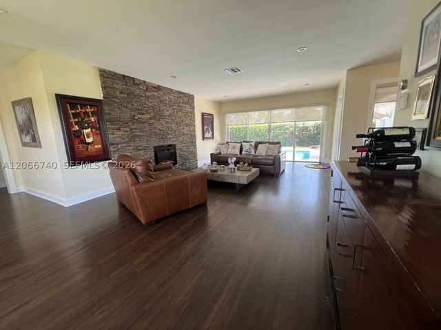 3460 Buchanan St, Hollywood, FL 33021
