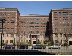 2001 Commonwealth Ave 6, Boston, MA 02135