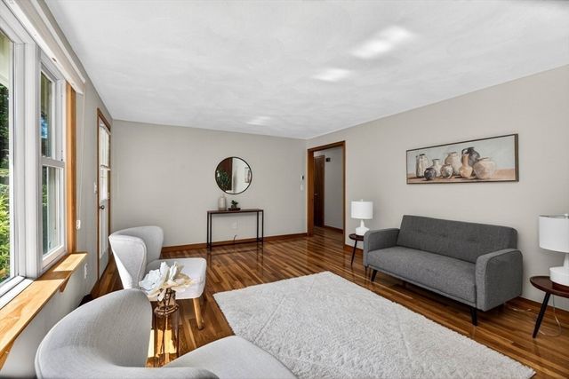 60 Pinedale St, Southbridge, MA 01550
