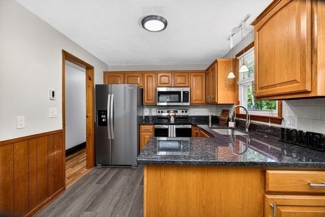 60 Pinedale St, Southbridge, MA 01550