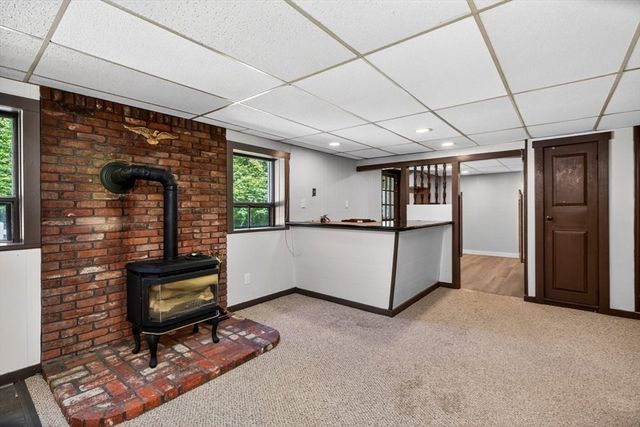 60 Pinedale St, Southbridge, MA 01550