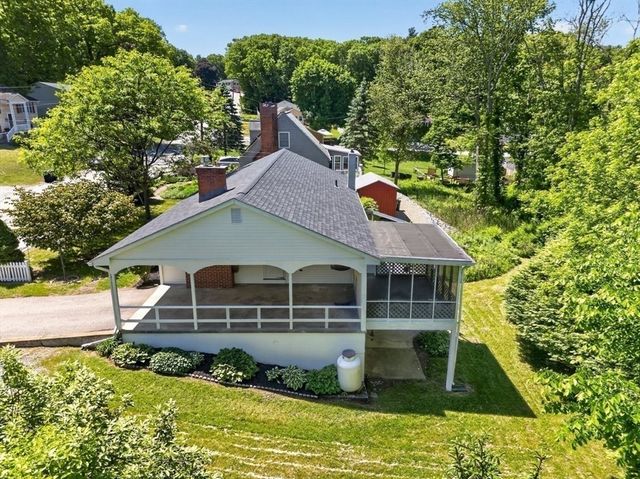 60 Pinedale St, Southbridge, MA 01550