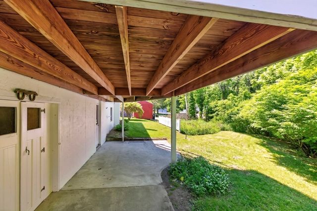 60 Pinedale St, Southbridge, MA 01550