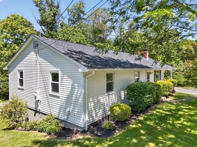 60 Pinedale St, Southbridge, MA 01550