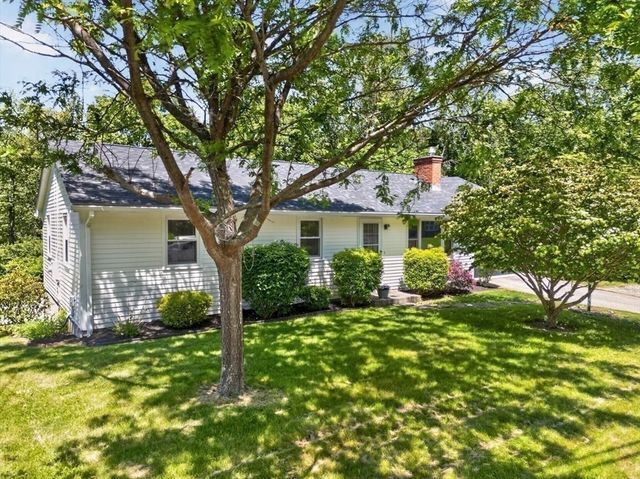 60 Pinedale St, Southbridge, MA 01550