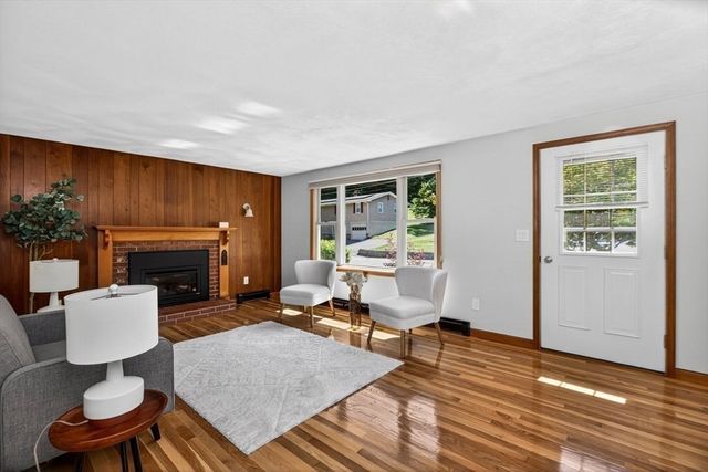 60 Pinedale St, Southbridge, MA 01550