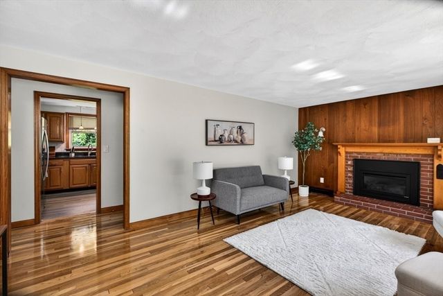 60 Pinedale St, Southbridge, MA 01550