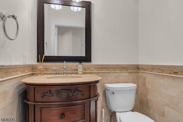 66 Beachmont Terrace, North Caldwell Boro, NJ 07006