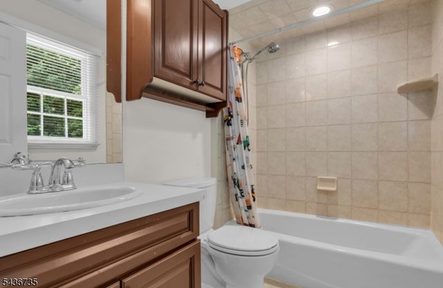 66 Beachmont Terrace, North Caldwell Boro, NJ 07006