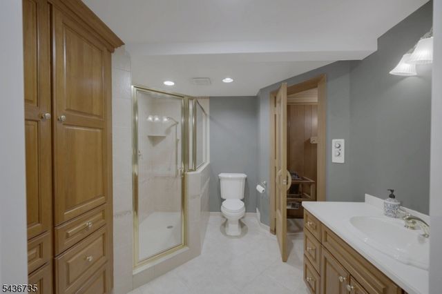 66 Beachmont Terrace, North Caldwell Boro, NJ 07006