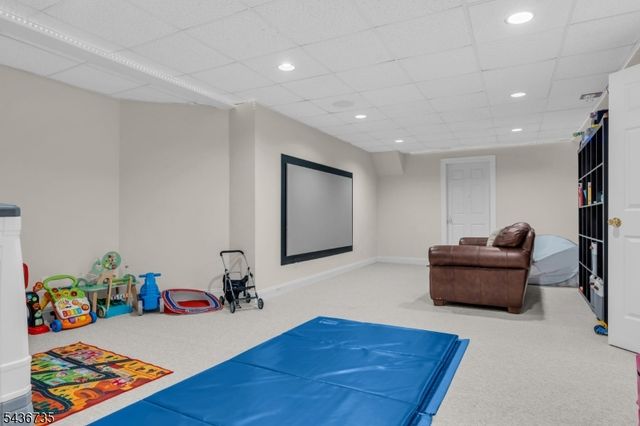 66 Beachmont Terrace, North Caldwell Boro, NJ 07006