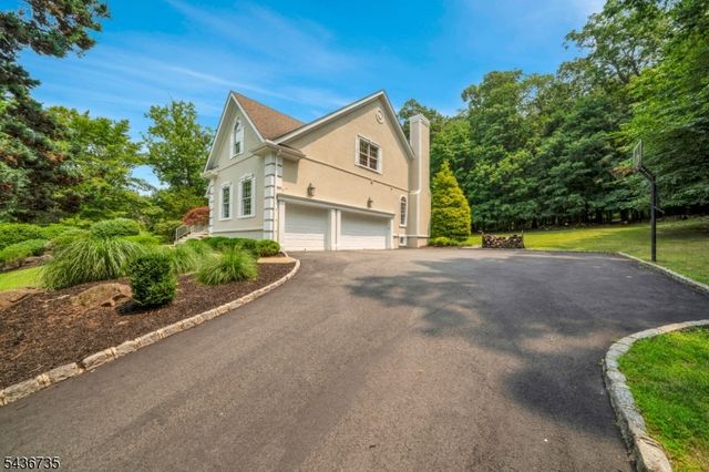 66 Beachmont Terrace, North Caldwell Boro, NJ 07006