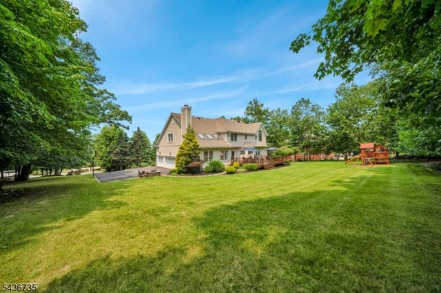 66 Beachmont Terrace, North Caldwell Boro, NJ 07006