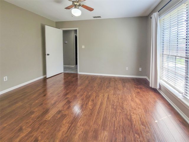 214 Williamsburg Avenue, Victoria, TX 77904