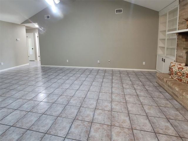 214 Williamsburg Avenue, Victoria, TX 77904