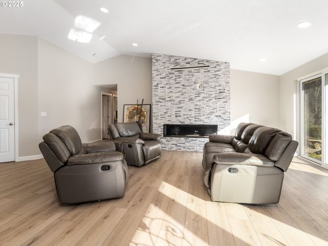 17200 Ne SLOPE Ln, Newberg, OR 97132