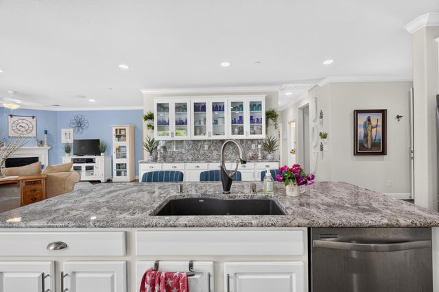 1370 Chestnut Hill Dr, Manteca, CA 95336
