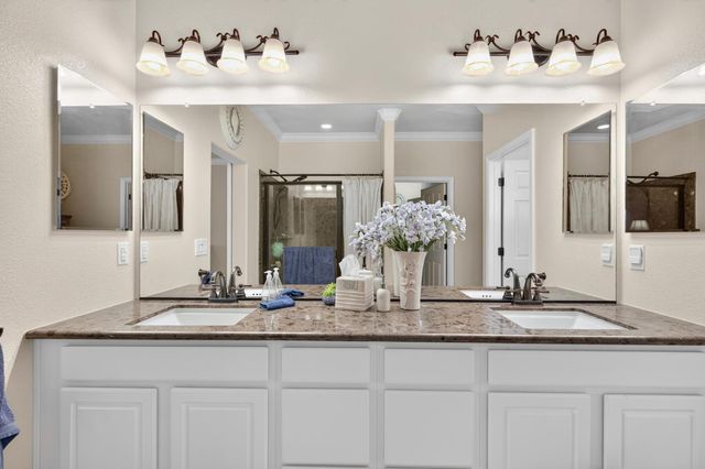 1370 Chestnut Hill Dr, Manteca, CA 95336