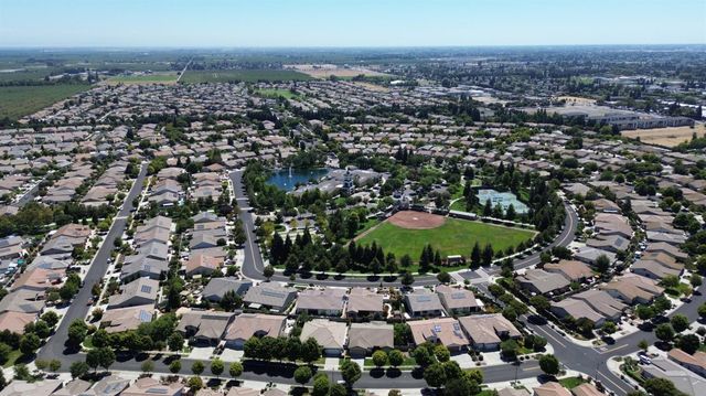 1370 Chestnut Hill Dr, Manteca, CA 95336