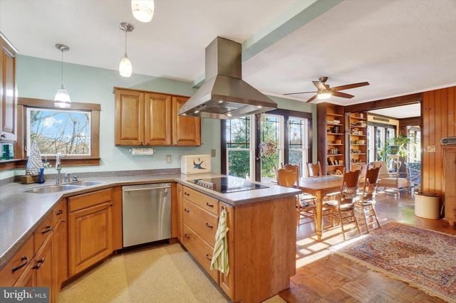 4 HOLLY LN, Glen Rock, PA 17327