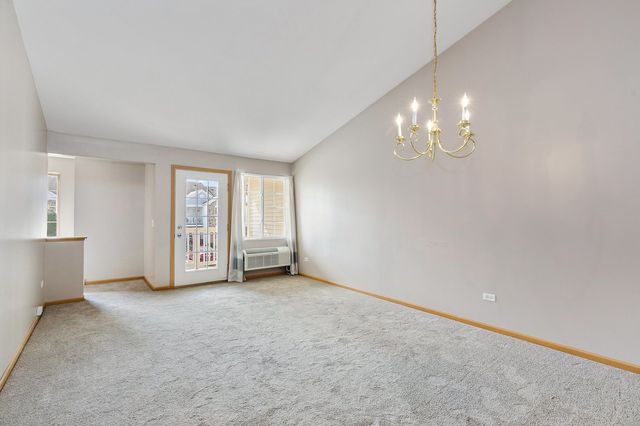 219 SILVERSTONE Drive 219, Carpentersville, IL 60110