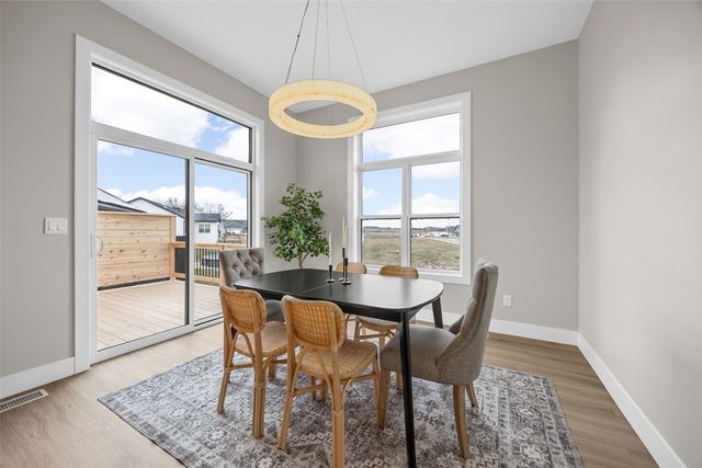 717 Pointer Circle, Center Point, IA 52213