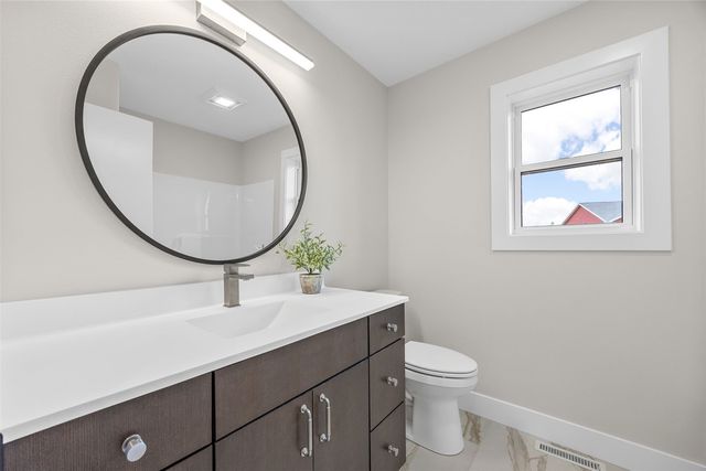 717 Pointer Circle, Center Point, IA 52213