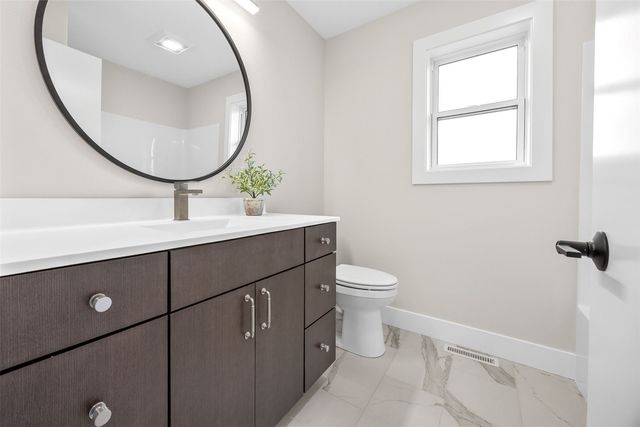 717 Pointer Circle, Center Point, IA 52213