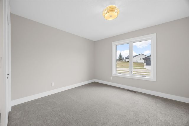 717 Pointer Circle, Center Point, IA 52213