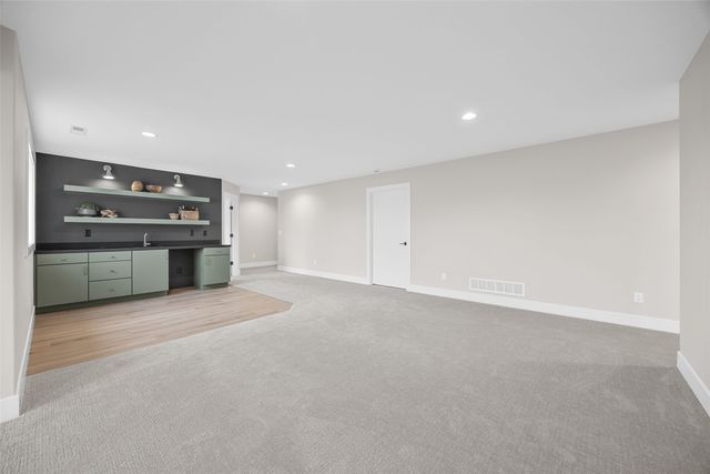 717 Pointer Circle, Center Point, IA 52213