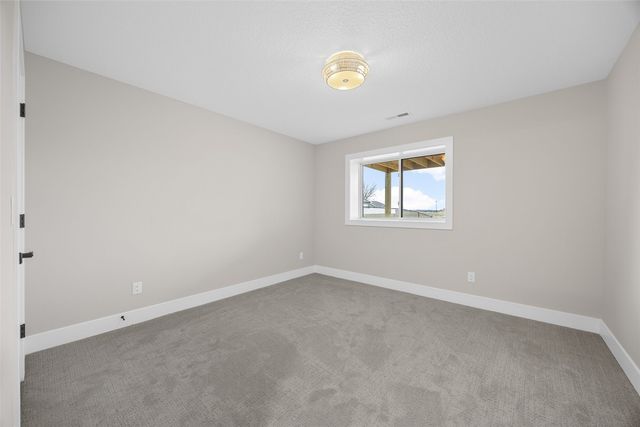 717 Pointer Circle, Center Point, IA 52213