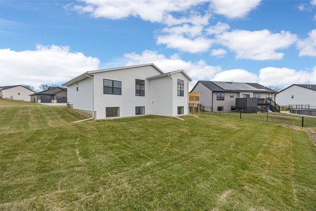 717 Pointer Circle, Center Point, IA 52213