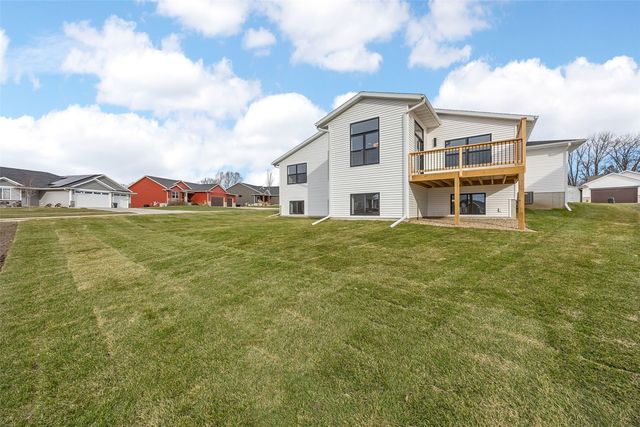 717 Pointer Circle, Center Point, IA 52213