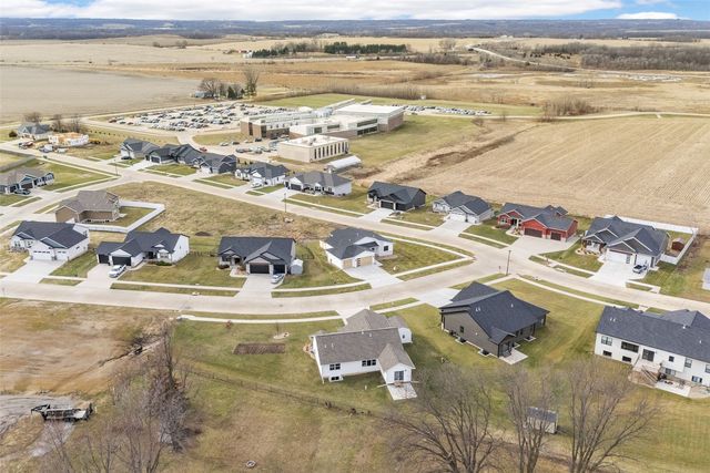 717 Pointer Circle, Center Point, IA 52213