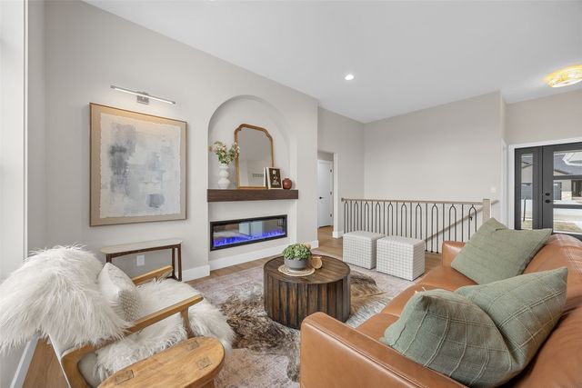 717 Pointer Circle, Center Point, IA 52213