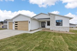 717 Pointer Circle, Center Point, IA 52213