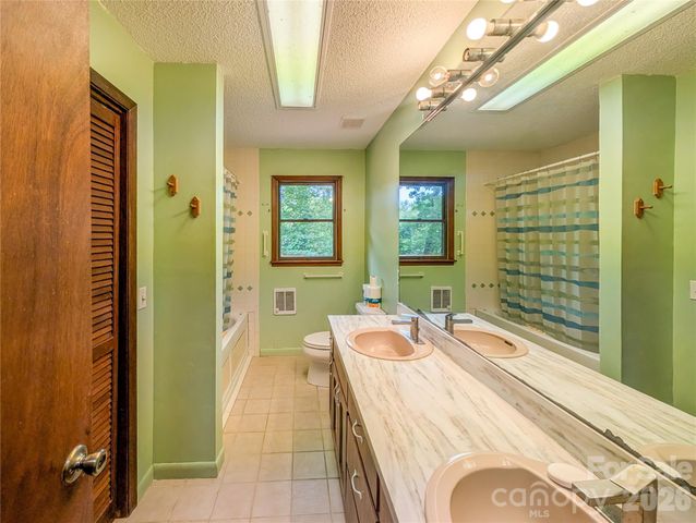 328 Wooded Valley Lane, Burnsville, NC 28714