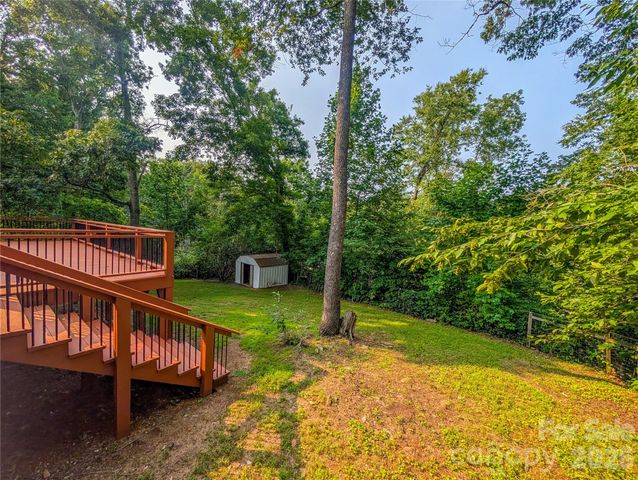 328 Wooded Valley Lane, Burnsville, NC 28714