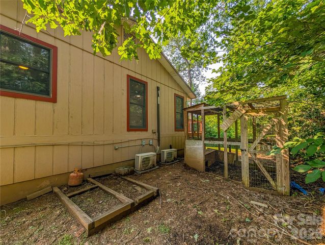 328 Wooded Valley Lane, Burnsville, NC 28714
