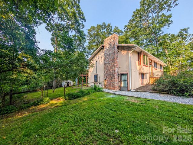 328 Wooded Valley Lane, Burnsville, NC 28714